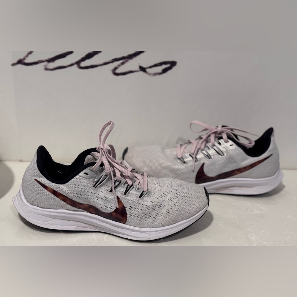 NIKE AIR ZOOM PEGASUS 36 white with leopard swoosh & pale pink strings Size 8.5